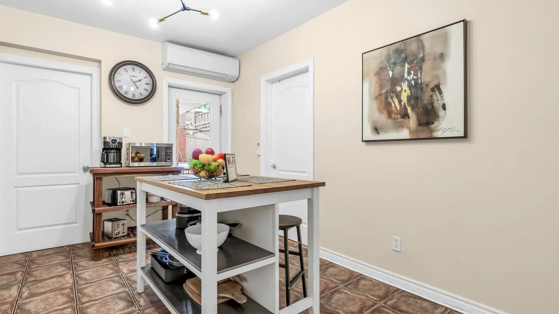 Beautiful 3-Bedrooms In Heart Of Plateau Mont-Royal Montréal 0*,  Canadá